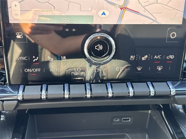 GMC Yukon Vehicle Full-screen Gallery Image 19