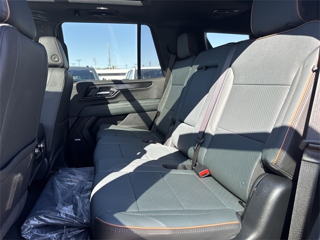 GMC Yukon Vehicle Full-screen Gallery Image 23
