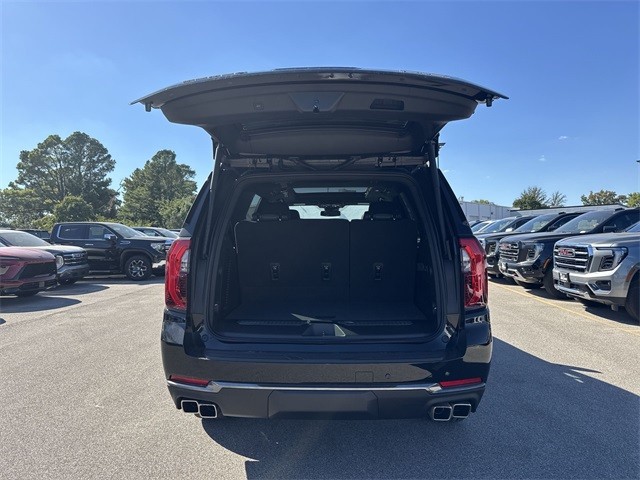 GMC Yukon Vehicle Full-screen Gallery Image 25