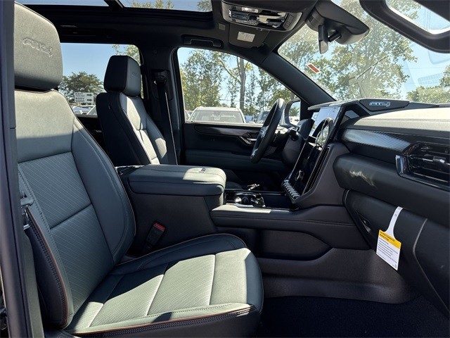 GMC Yukon Vehicle Full-screen Gallery Image 26