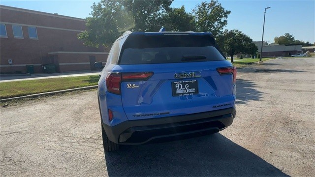 GMC Terrain Vehicle Full-screen Gallery Image 07