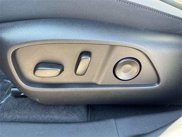 GMC Terrain Vehicle Full-screen Gallery Image 12