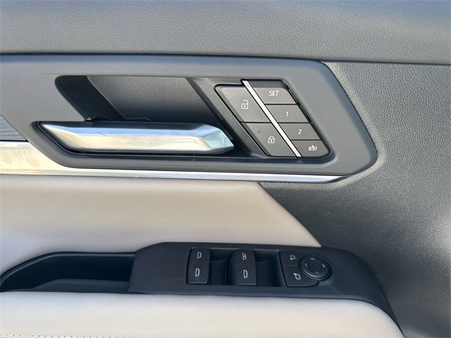 GMC Terrain Vehicle Full-screen Gallery Image 13