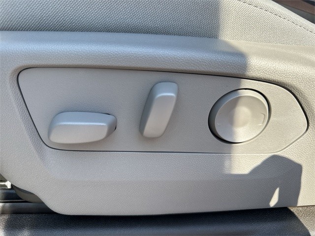 GMC Sierra 1500 Vehicle Full-screen Gallery Image 12