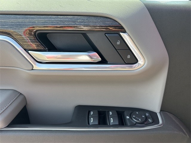 GMC Sierra 1500 Vehicle Full-screen Gallery Image 13