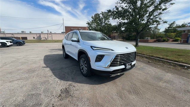 Buick Enclave Vehicle Full-screen Gallery Image 02