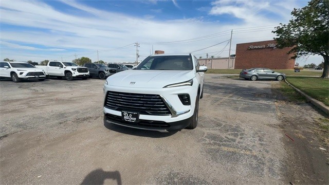 Buick Enclave Vehicle Full-screen Gallery Image 03