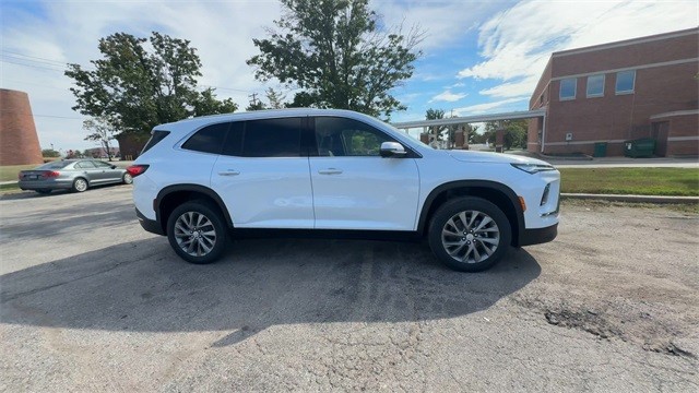Buick Enclave Vehicle Full-screen Gallery Image 09