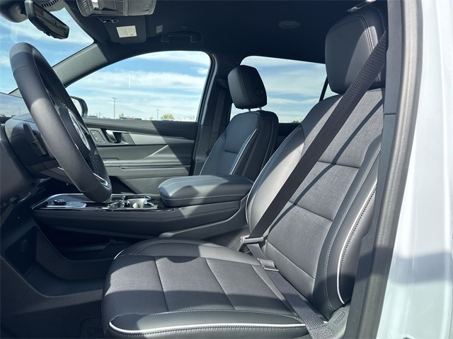 Buick Enclave Vehicle Full-screen Gallery Image 11