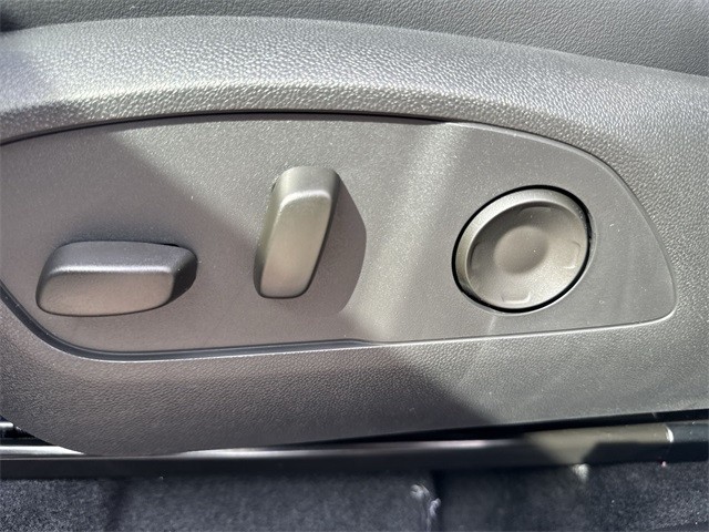 Buick Enclave Vehicle Full-screen Gallery Image 12