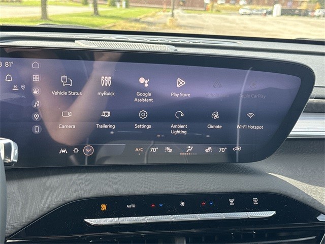 Buick Enclave Vehicle Full-screen Gallery Image 16