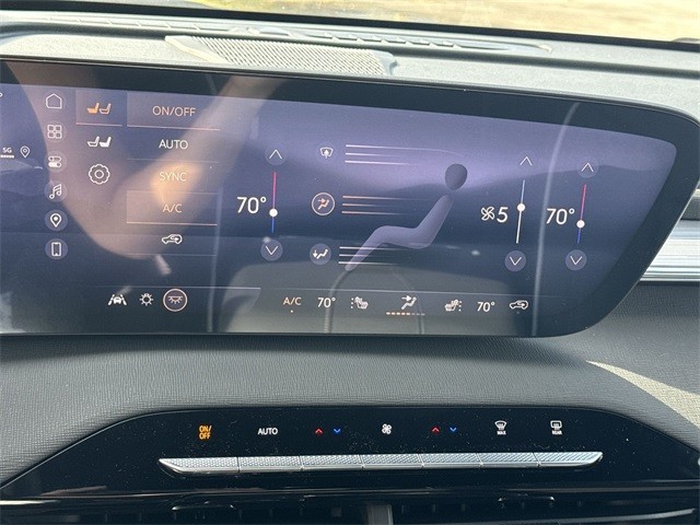 Buick Enclave Vehicle Full-screen Gallery Image 19