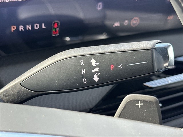 Buick Enclave Vehicle Full-screen Gallery Image 20