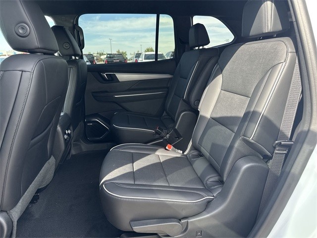 Buick Enclave Vehicle Full-screen Gallery Image 22