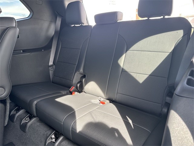 Buick Enclave Vehicle Full-screen Gallery Image 23