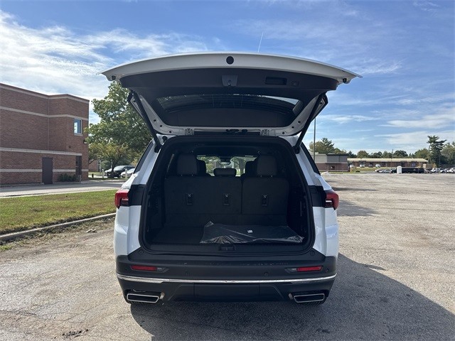Buick Enclave Vehicle Full-screen Gallery Image 24