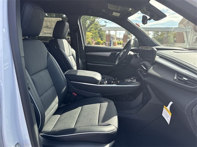 Buick Enclave Vehicle Full-screen Gallery Image 25