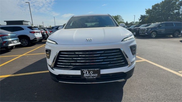 Buick Enclave Vehicle Full-screen Gallery Image 03