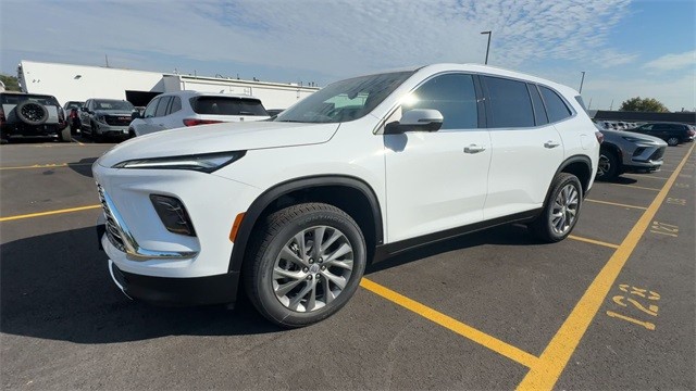 Buick Enclave Vehicle Full-screen Gallery Image 04