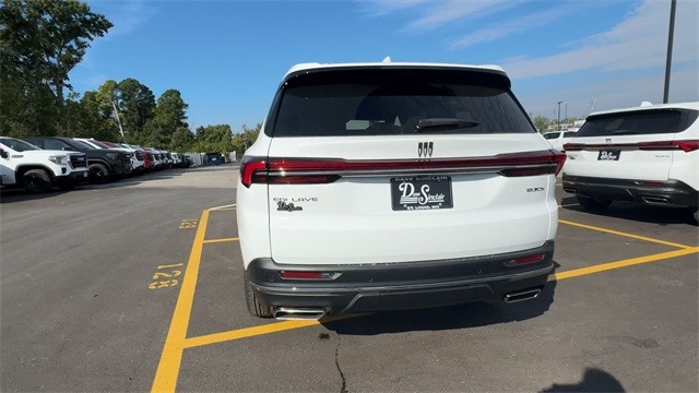Buick Enclave Vehicle Full-screen Gallery Image 07
