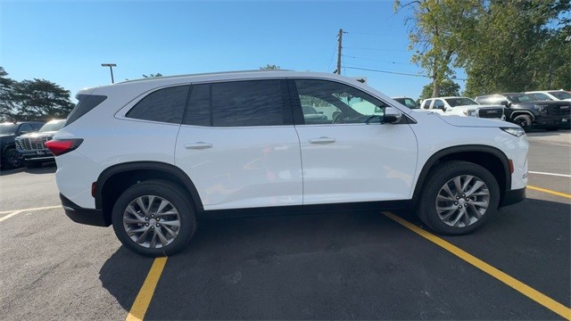Buick Enclave Vehicle Full-screen Gallery Image 09