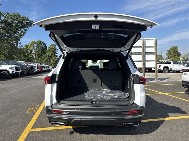 Buick Enclave Vehicle Full-screen Gallery Image 24