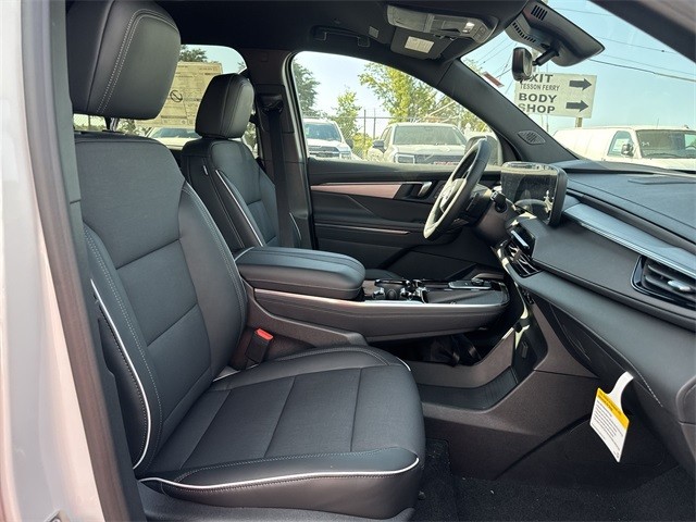 Buick Enclave Vehicle Full-screen Gallery Image 25