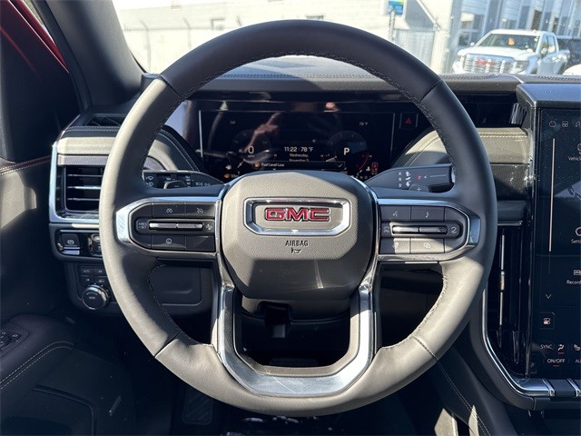 GMC Yukon XL Vehicle Full-screen Gallery Image 14