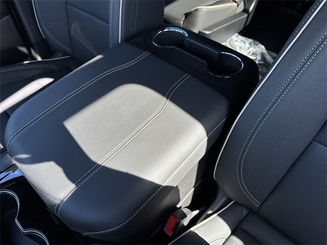 GMC Yukon XL Vehicle Full-screen Gallery Image 21