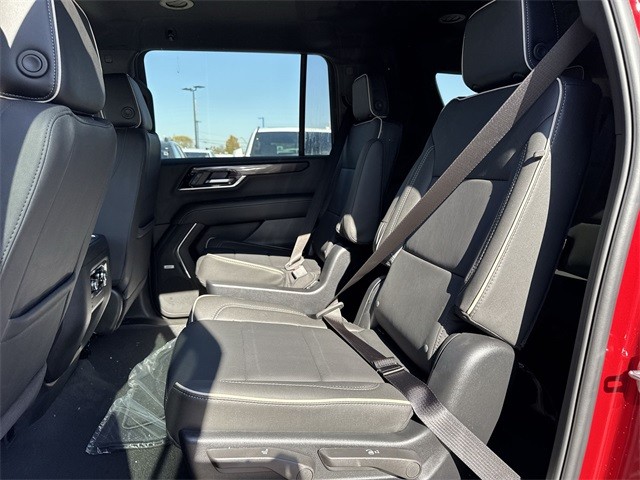 GMC Yukon XL Vehicle Full-screen Gallery Image 22