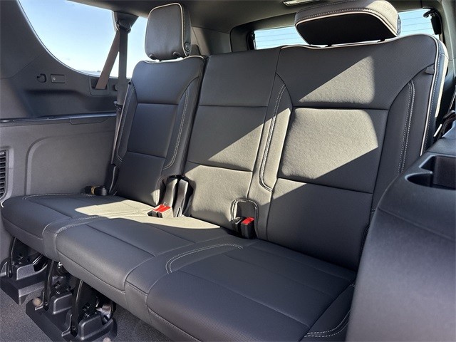 GMC Yukon XL Vehicle Full-screen Gallery Image 23