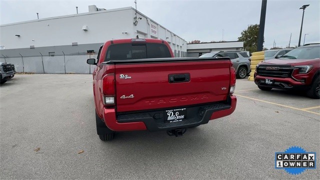 Toyota Tacoma 4WD Vehicle Full-screen Gallery Image 09