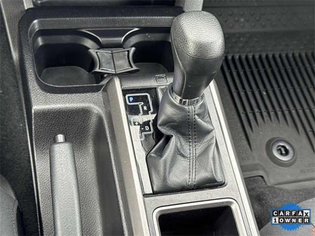 Toyota Tacoma 4WD Vehicle Full-screen Gallery Image 19