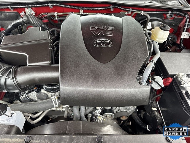 Toyota Tacoma 4WD Vehicle Full-screen Gallery Image 31