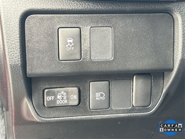 Toyota Tacoma 4WD Vehicle Full-screen Gallery Image 36