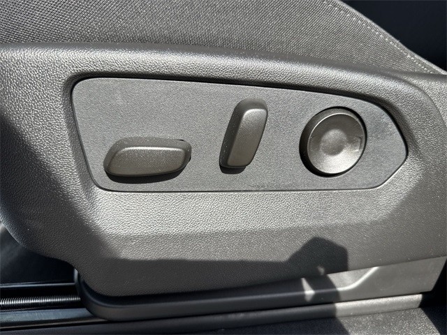 GMC Sierra 1500 Vehicle Full-screen Gallery Image 12