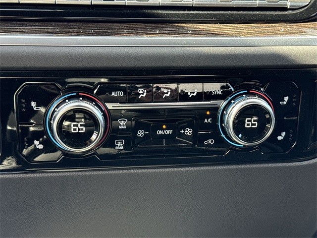 GMC Sierra 1500 Vehicle Full-screen Gallery Image 19