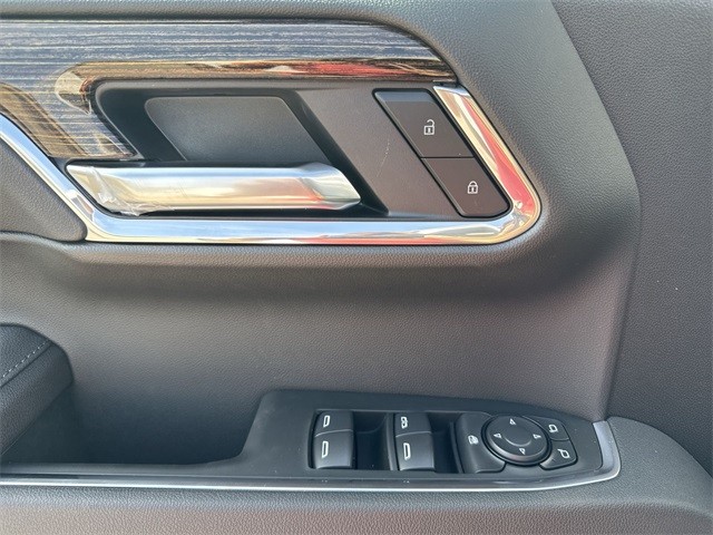 GMC Sierra 1500 Vehicle Full-screen Gallery Image 13