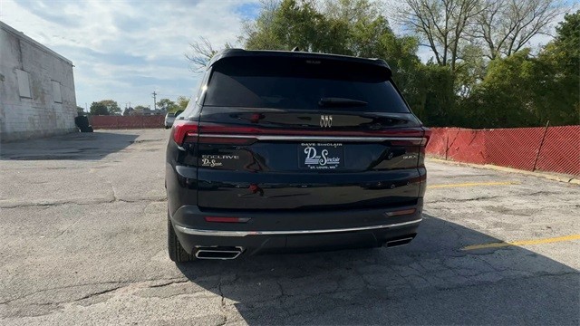 Buick Enclave Vehicle Full-screen Gallery Image 07