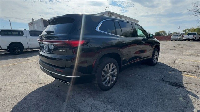 Buick Enclave Vehicle Full-screen Gallery Image 08