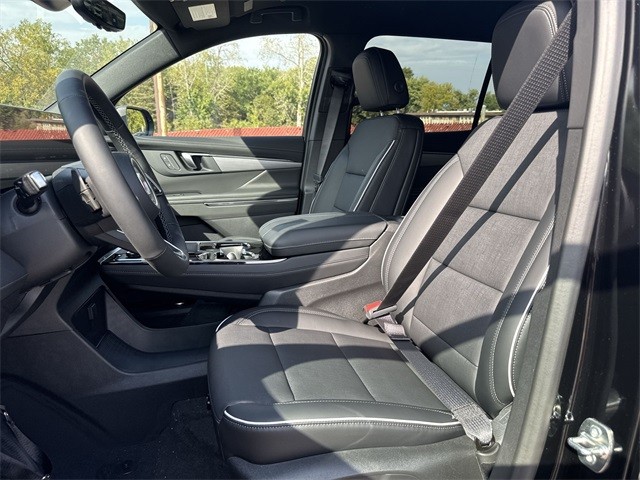 Buick Enclave Vehicle Full-screen Gallery Image 11