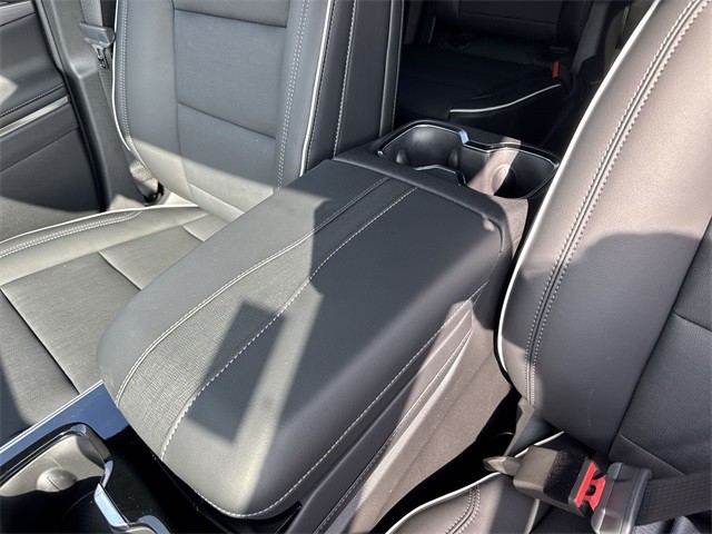 Buick Enclave Vehicle Full-screen Gallery Image 21