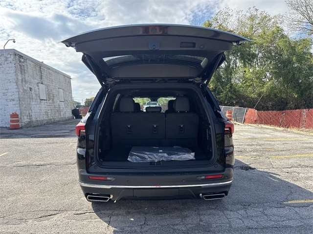 Buick Enclave Vehicle Full-screen Gallery Image 24