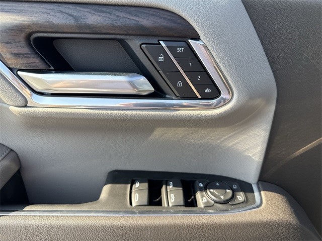 GMC Sierra 1500 Vehicle Full-screen Gallery Image 13