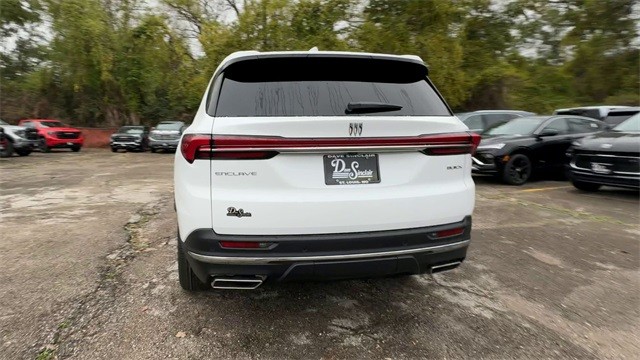 Buick Enclave Vehicle Full-screen Gallery Image 07