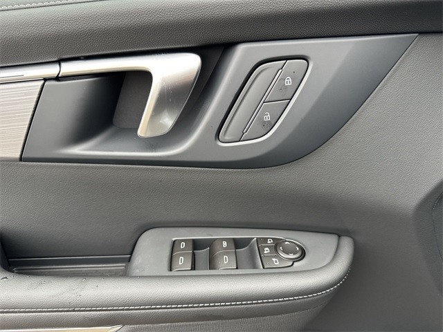 Buick Enclave Vehicle Full-screen Gallery Image 13