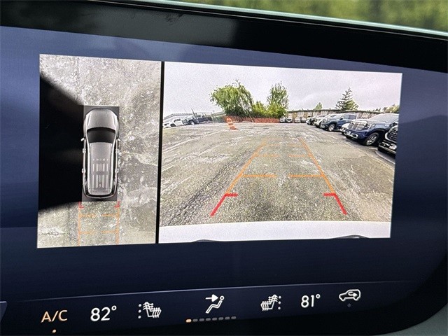 Buick Enclave Vehicle Full-screen Gallery Image 17