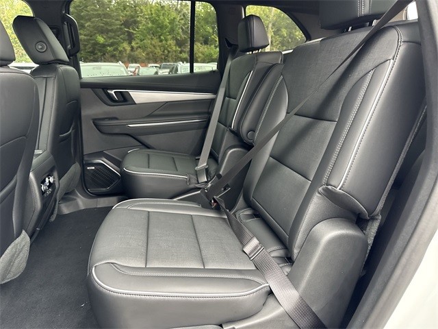 Buick Enclave Vehicle Full-screen Gallery Image 22