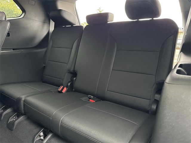 Buick Enclave Vehicle Full-screen Gallery Image 23