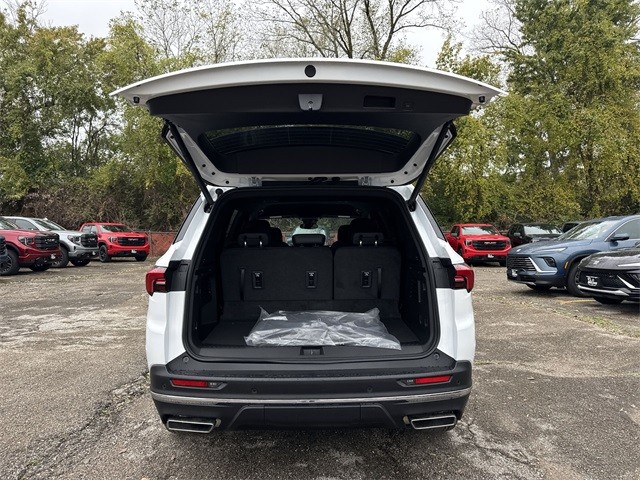 Buick Enclave Vehicle Full-screen Gallery Image 24